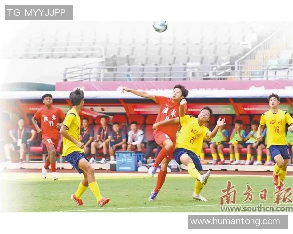 足球明星莅临镇安引发热烈反响球迷齐聚期待精彩赛事盛况 足球明星莅临镇安引发热烈反响球迷齐聚期待精彩赛事盛况